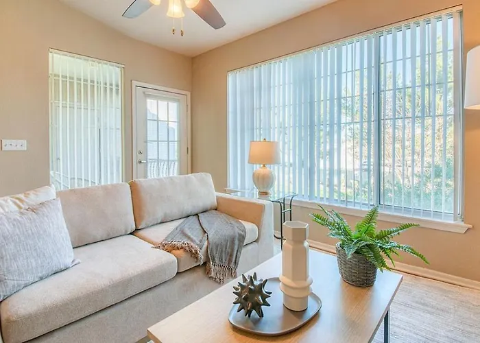 Apartment Landing Modern With Amazing Amenities